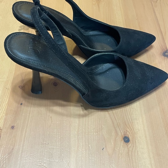 JustFab Black Heels Sleek Sling Back Pumps - Picture 4 of 5